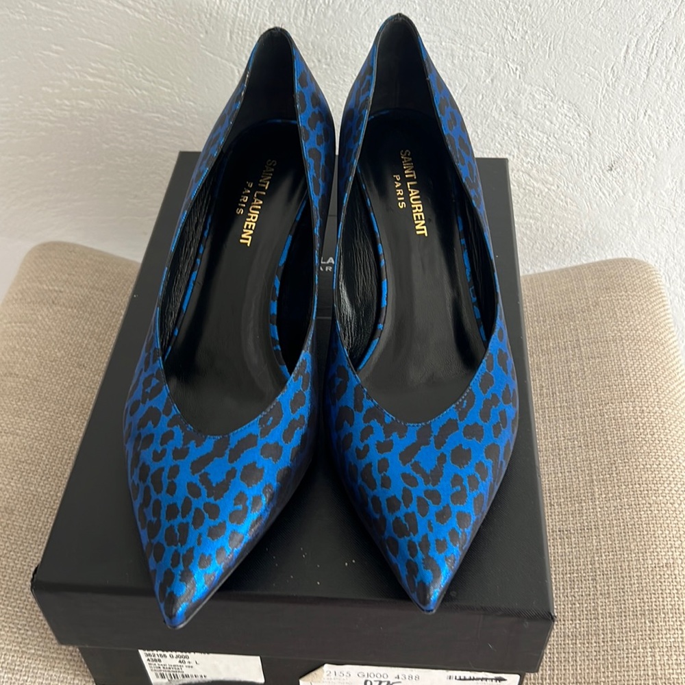 SAINT LAURENT
Gorgeous Blue Animal Print Pumps
Size: 10.5 | IT 40.5